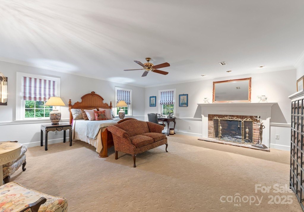 Hickory, North Carolina, 28601, United States, 4 Bedrooms Bedrooms, ,5.5 BathroomsBathrooms,Residential,Forsale,1953172