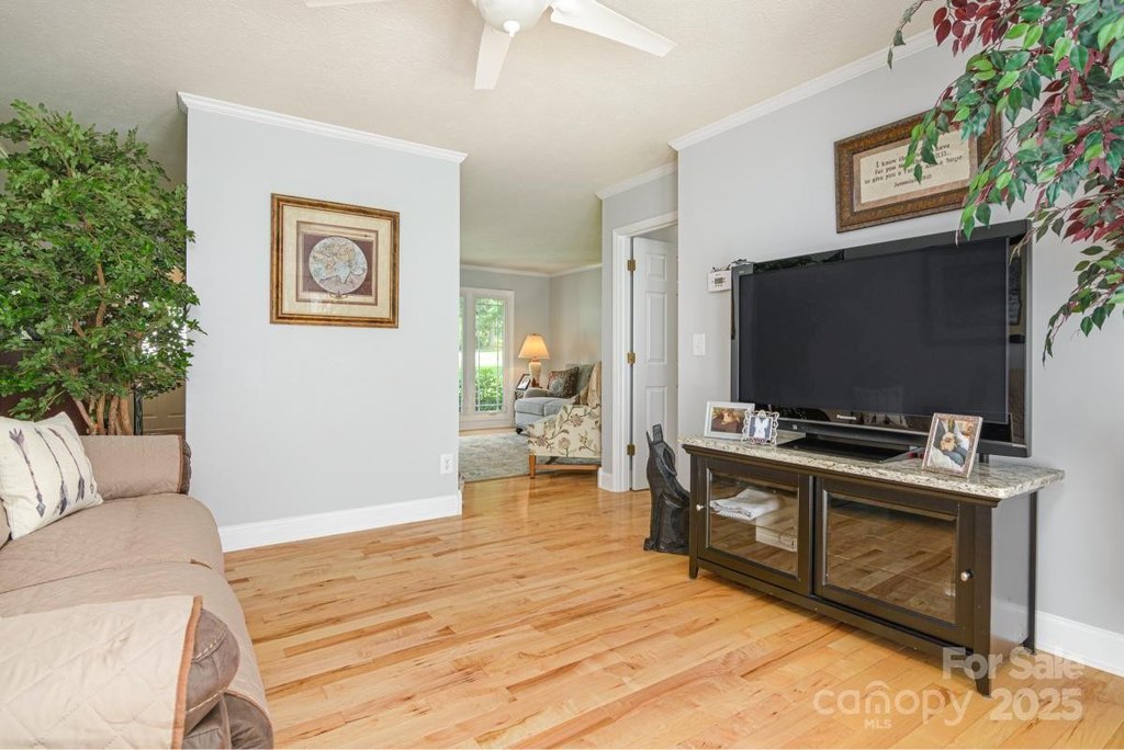 Hendersonville, North Carolina, 28792, United States, 3 Bedrooms Bedrooms, ,2.5 BathroomsBathrooms,Residential,Forsale,1960264