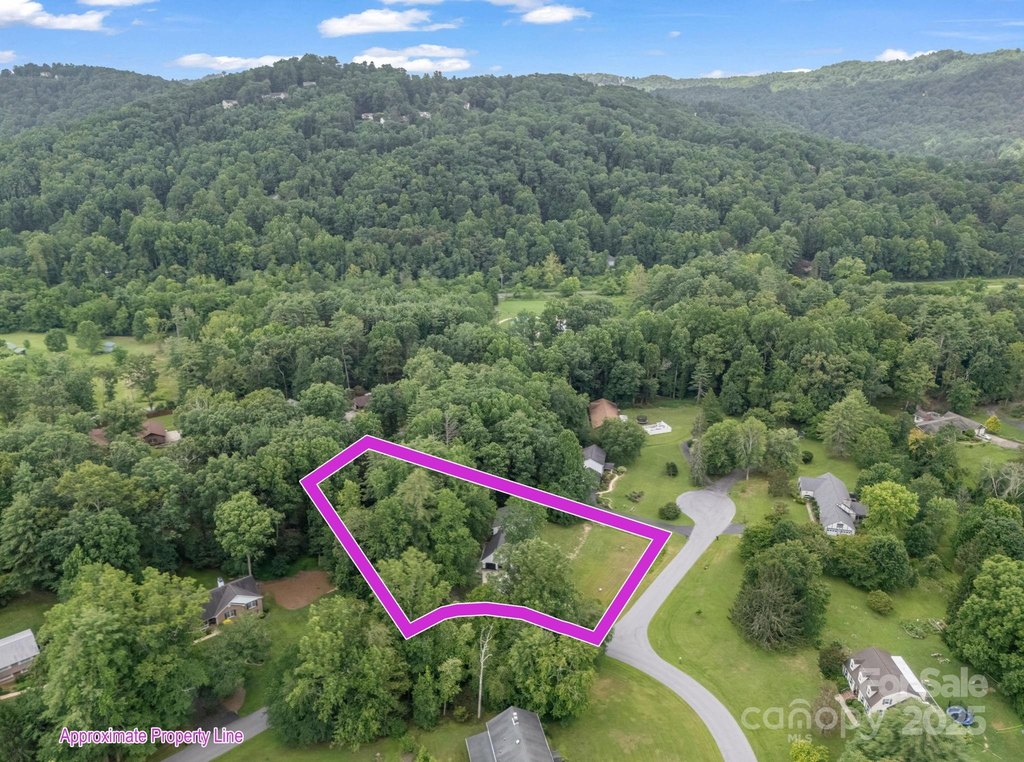 Hendersonville, North Carolina, 28791, United States, 4 Bedrooms Bedrooms, ,3 BathroomsBathrooms,Residential,Forsale,1960268