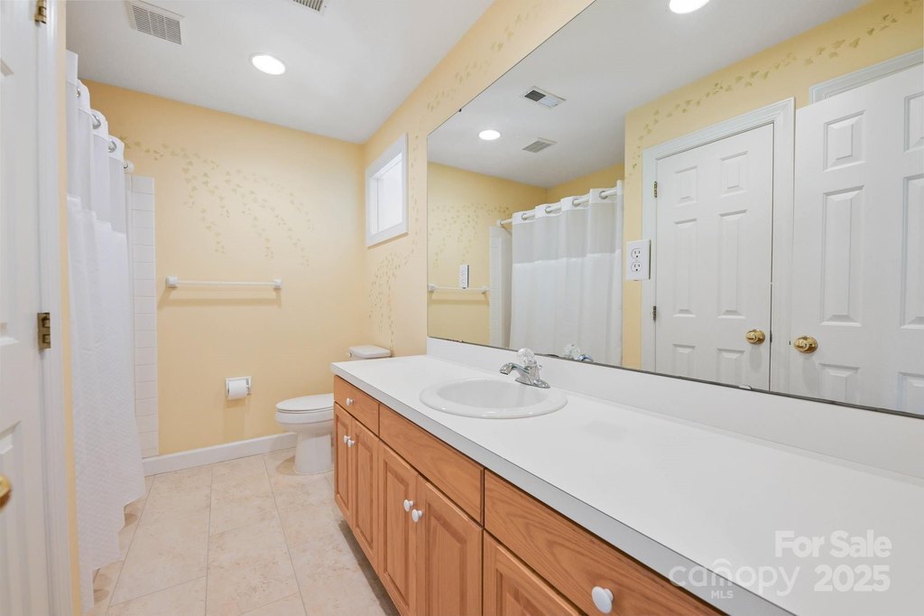 Tega Cay, South Carolina, 29708, United States, 4 Bedrooms Bedrooms, ,3.5 BathroomsBathrooms,Residential,Forsale,1934924