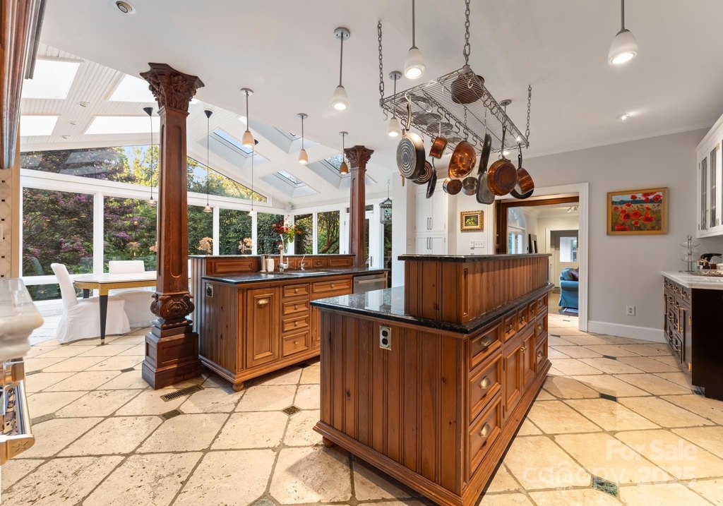 Hickory, North Carolina, 28601, United States, 4 Bedrooms Bedrooms, ,5.5 BathroomsBathrooms,Residential,Forsale,1953172