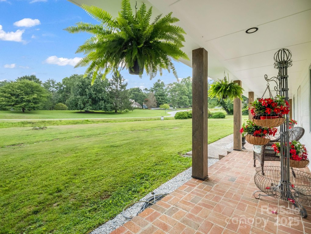 Hendersonville, North Carolina, 28791, United States, 4 Bedrooms Bedrooms, ,3 BathroomsBathrooms,Residential,Forsale,1960268