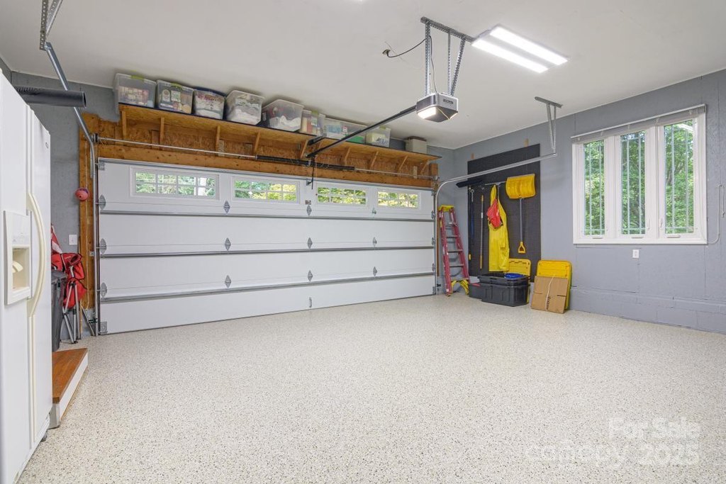 Hendersonville, North Carolina, 28792, United States, 3 Bedrooms Bedrooms, ,2.5 BathroomsBathrooms,Residential,Forsale,1960264