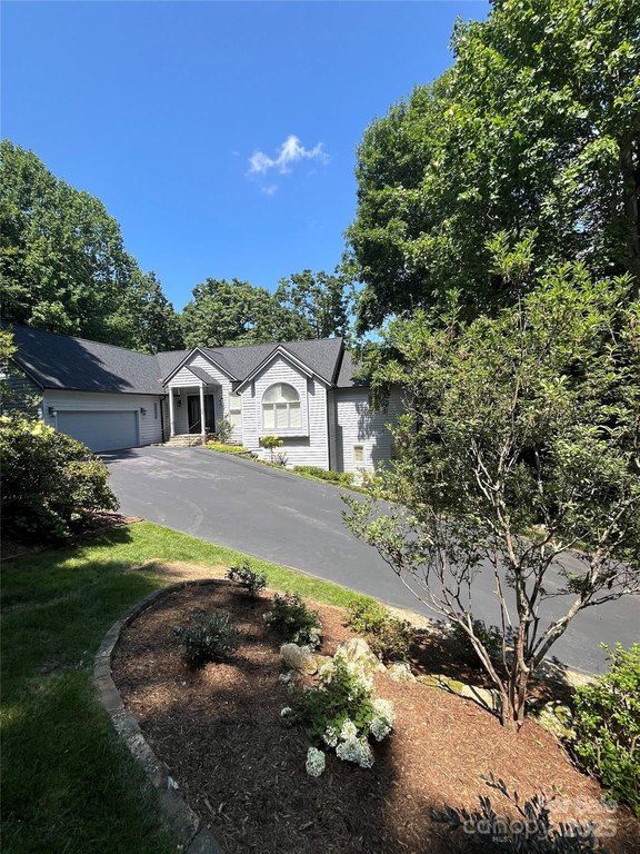 Flat Rock, North Carolina, 28731, United States, 3 Bedrooms Bedrooms, ,4.5 BathroomsBathrooms,Residential,Forsale,1904886