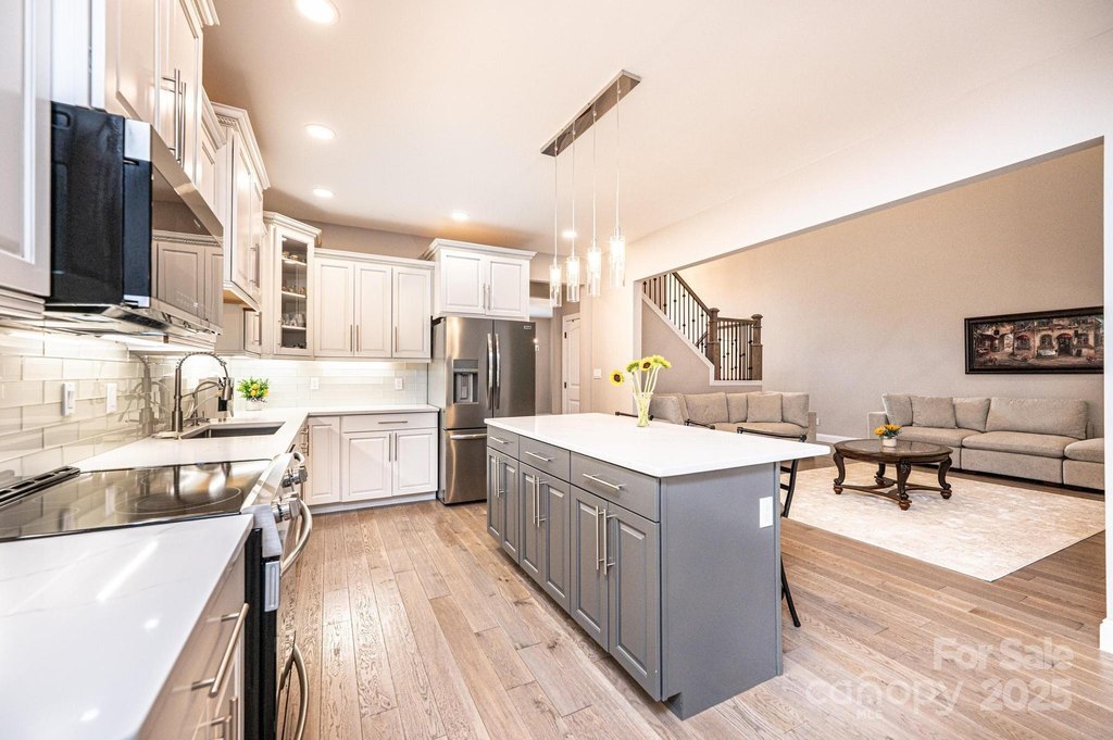 Granite Falls, North Carolina, 28630, United States, 5 Bedrooms Bedrooms, ,4 BathroomsBathrooms,Residential,Forsale,1934925