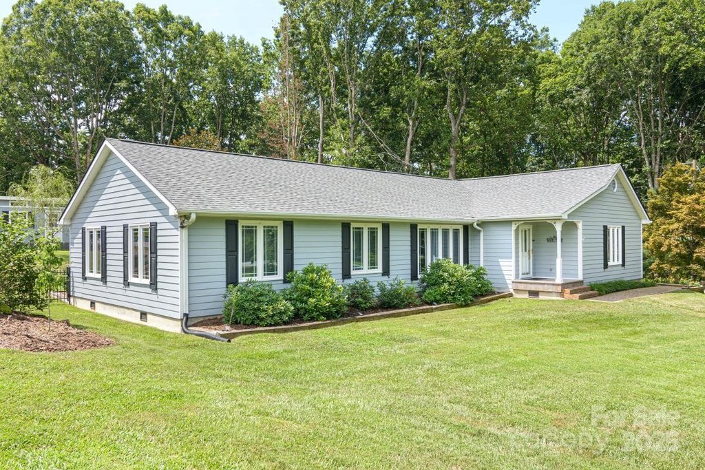 Hendersonville, North Carolina, 28792, United States, 3 Bedrooms Bedrooms, ,2.5 BathroomsBathrooms,Residential,Forsale,1960264