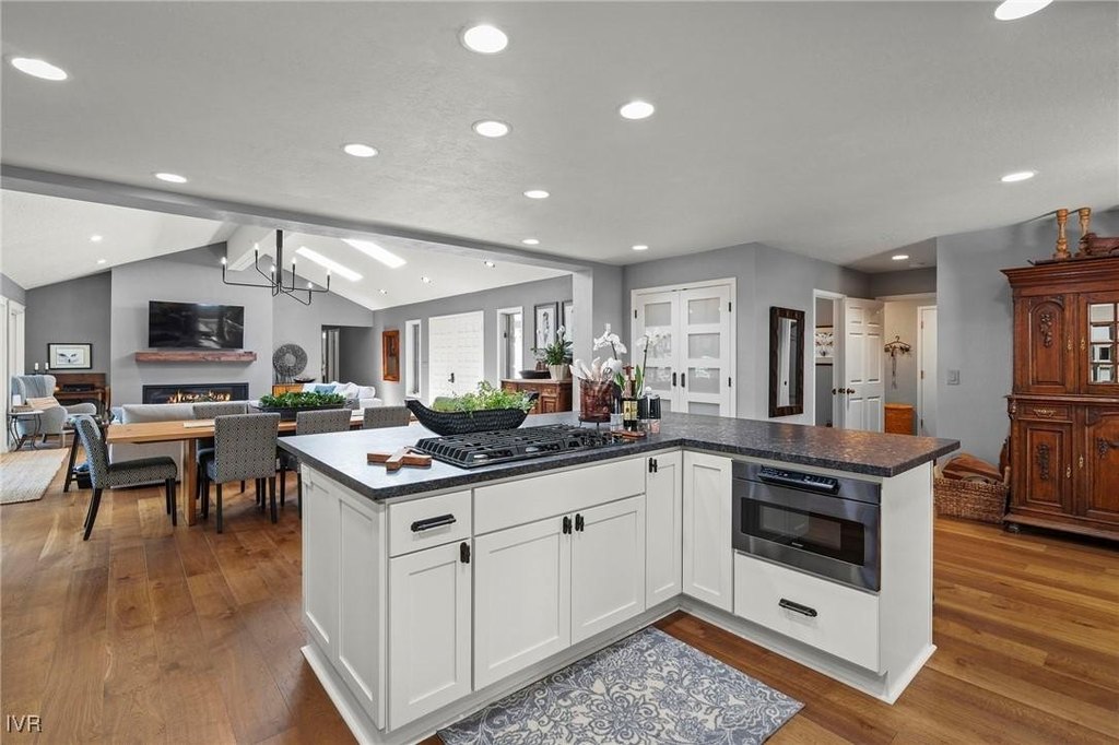 Incline Village, Nevada, 89451, United States, 4 Bedrooms Bedrooms, ,3.5 BathroomsBathrooms,Residential,Forsale,1973577