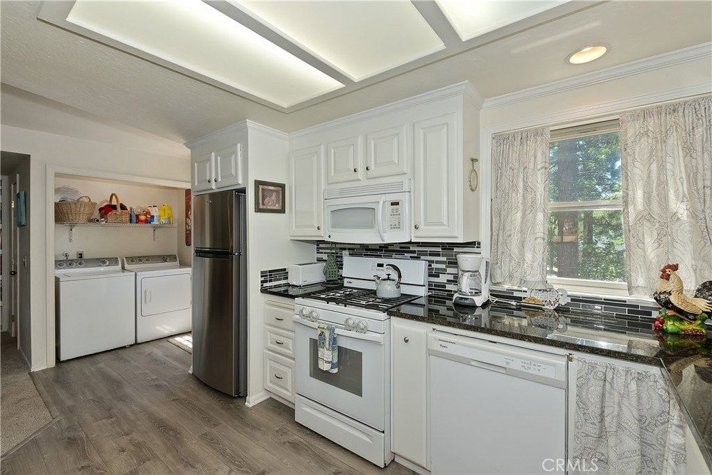 Lake Arrowhead, California, 92352, United States, 3 Bedrooms Bedrooms, ,2.5 BathroomsBathrooms,Residential,Forsale,1953298