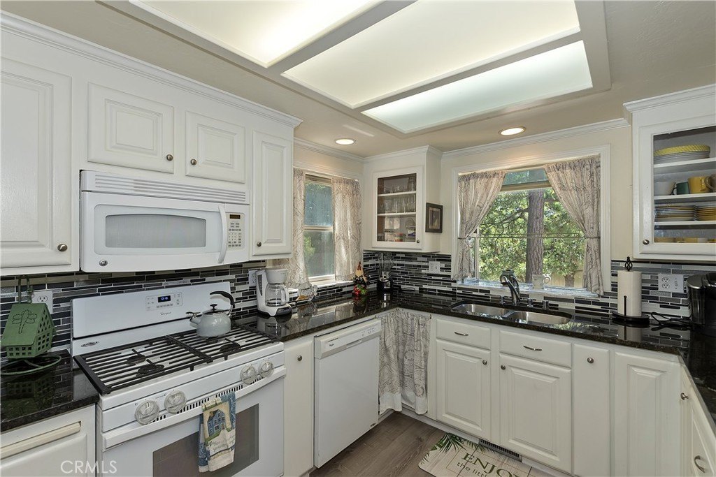 Lake Arrowhead, California, 92352, United States, 3 Bedrooms Bedrooms, ,2.5 BathroomsBathrooms,Residential,Forsale,1953298