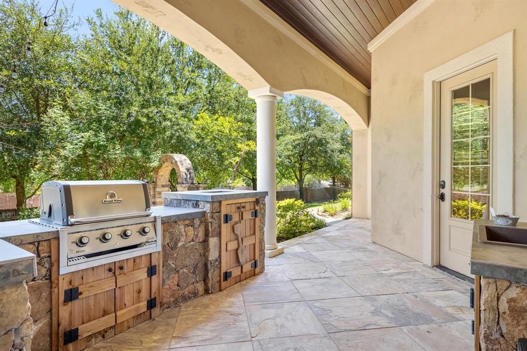 Tyler, Texas, 75703, United States, 4 Bedrooms Bedrooms, ,4.5 BathroomsBathrooms,Residential,Forsale,2008407