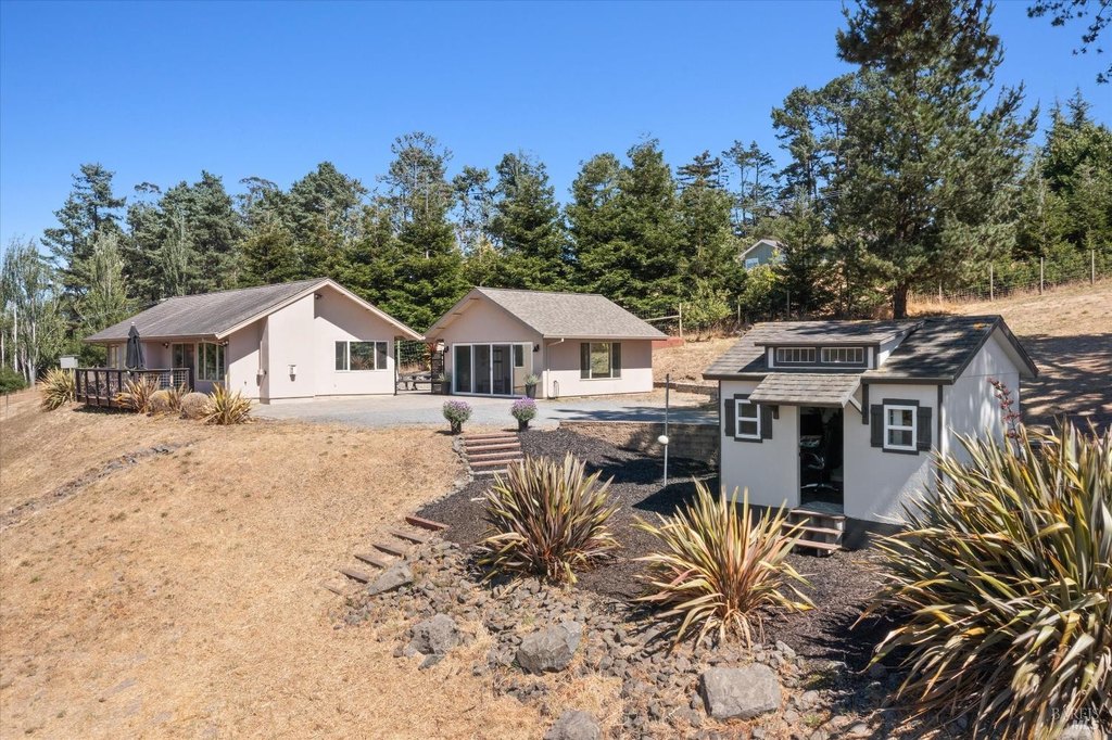 Petaluma, California, 94952, United States, 2 Bedrooms Bedrooms, ,3.5 BathroomsBathrooms,Residential,Forsale,1953134
