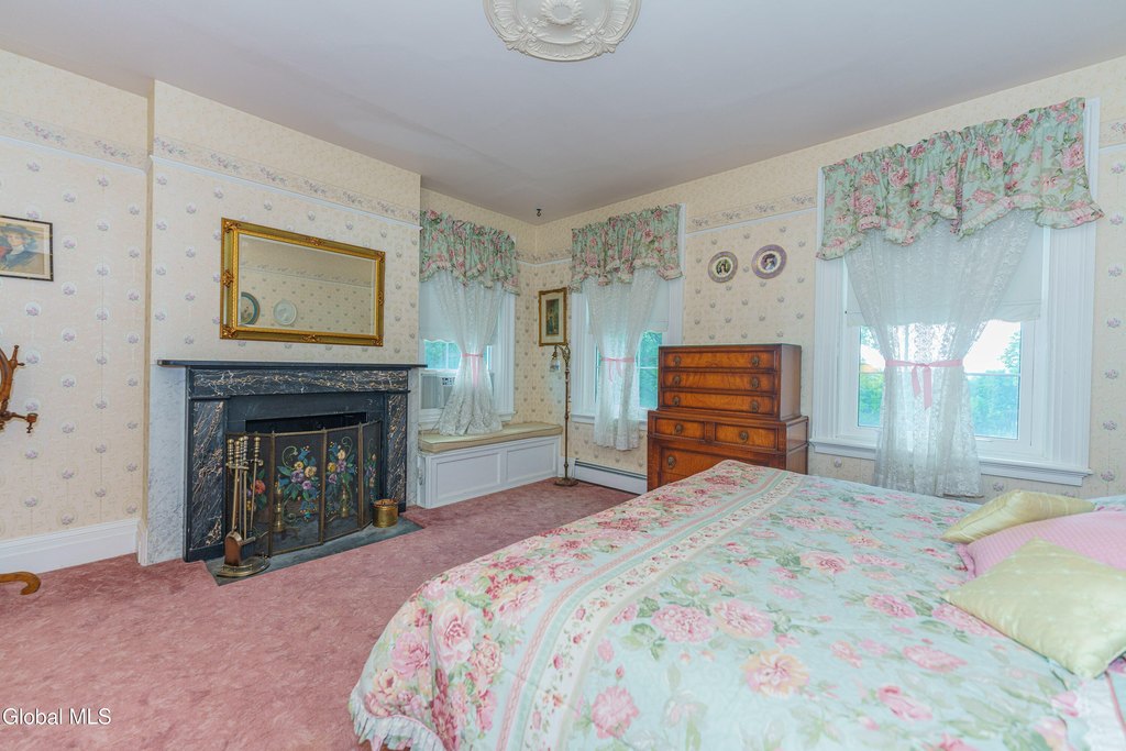 Schodack Landing, New York, 12156, United States, 7 Bedrooms Bedrooms, ,3 BathroomsBathrooms,Residential,Forsale,1953151