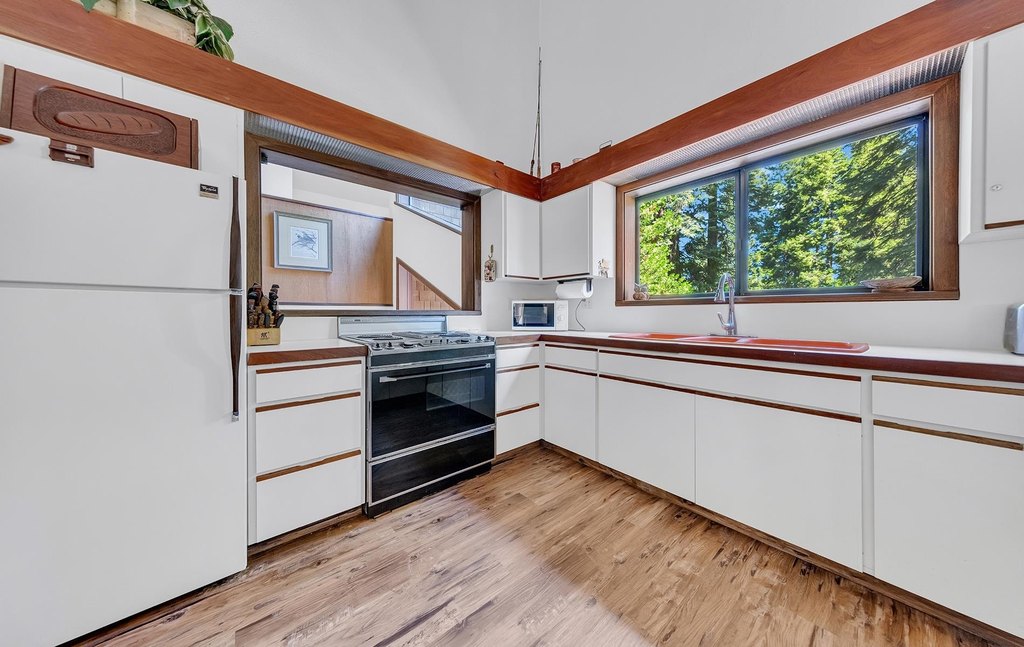 Lake Almanor West, California, 96020, United States, 3 Bedrooms Bedrooms, ,2 BathroomsBathrooms,Residential,Forsale,1993795