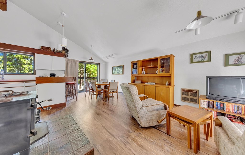 Lake Almanor West, California, 96020, United States, 3 Bedrooms Bedrooms, ,2 BathroomsBathrooms,Residential,Forsale,1993795