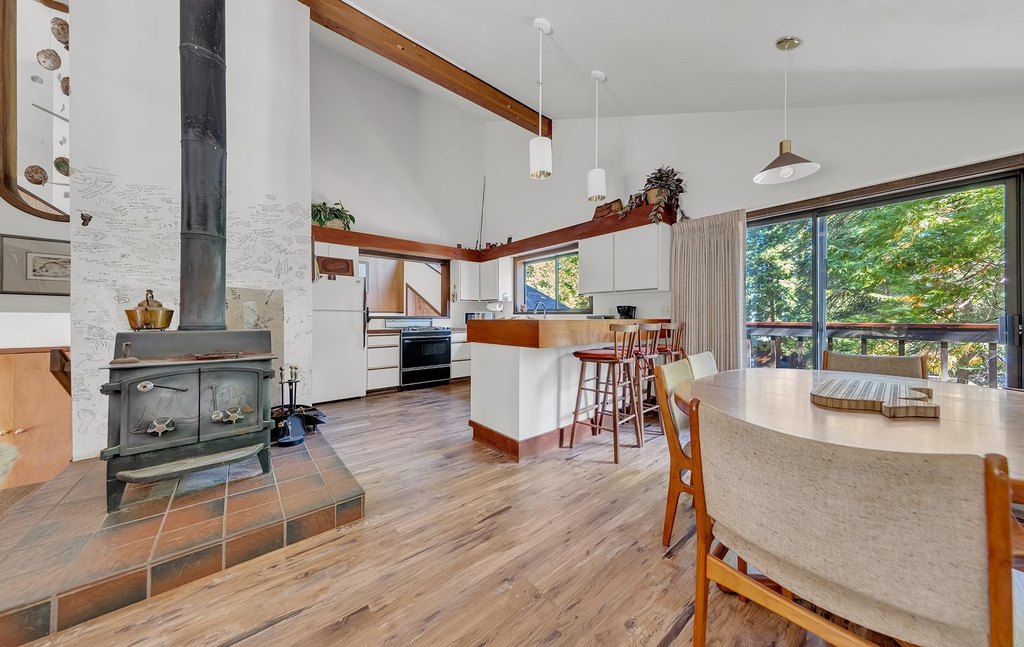 Lake Almanor West, California, 96020, United States, 3 Bedrooms Bedrooms, ,2 BathroomsBathrooms,Residential,Forsale,1993795