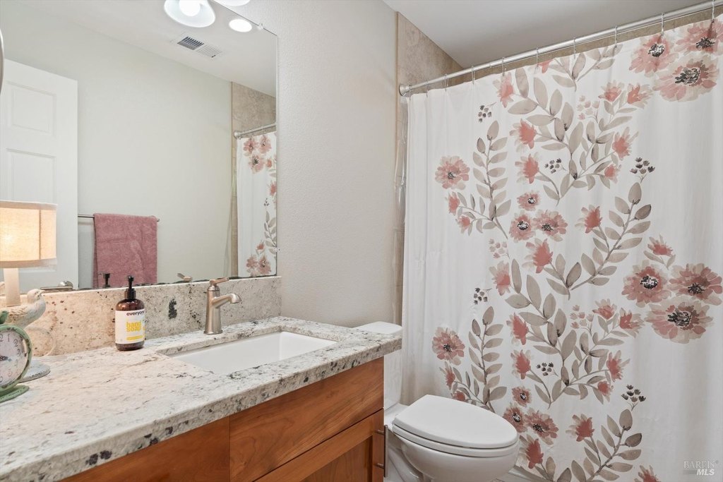 Petaluma, California, 94952, United States, 2 Bedrooms Bedrooms, ,3.5 BathroomsBathrooms,Residential,Forsale,1953134