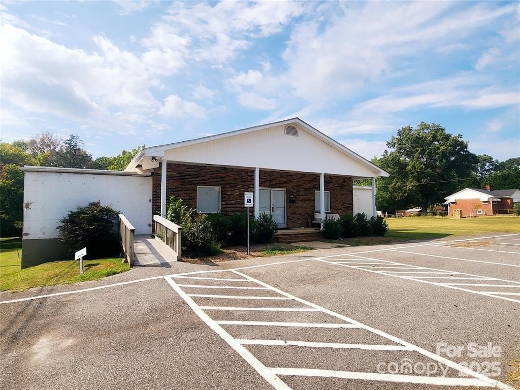 Gastonia, North Carolina, 28056, United States, ,5 BathroomsBathrooms,Residential,Forsale,1985972