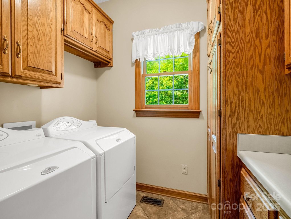 Rutherfordton, North Carolina, 28139, United States, 3 Bedrooms Bedrooms, ,2.5 BathroomsBathrooms,Residential,Forsale,1985987