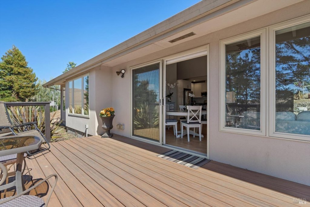 Petaluma, California, 94952, United States, 2 Bedrooms Bedrooms, ,3.5 BathroomsBathrooms,Residential,Forsale,1953134