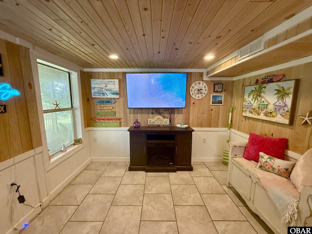 Kill Devil Hills, North Carolina, 27948, United States, 3 Bedrooms Bedrooms, ,1.5 BathroomsBathrooms,Residential,Forsale,1951919