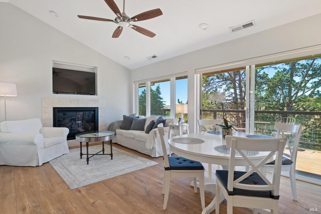Petaluma, California, 94952, United States, 2 Bedrooms Bedrooms, ,3.5 BathroomsBathrooms,Residential,Forsale,1953134