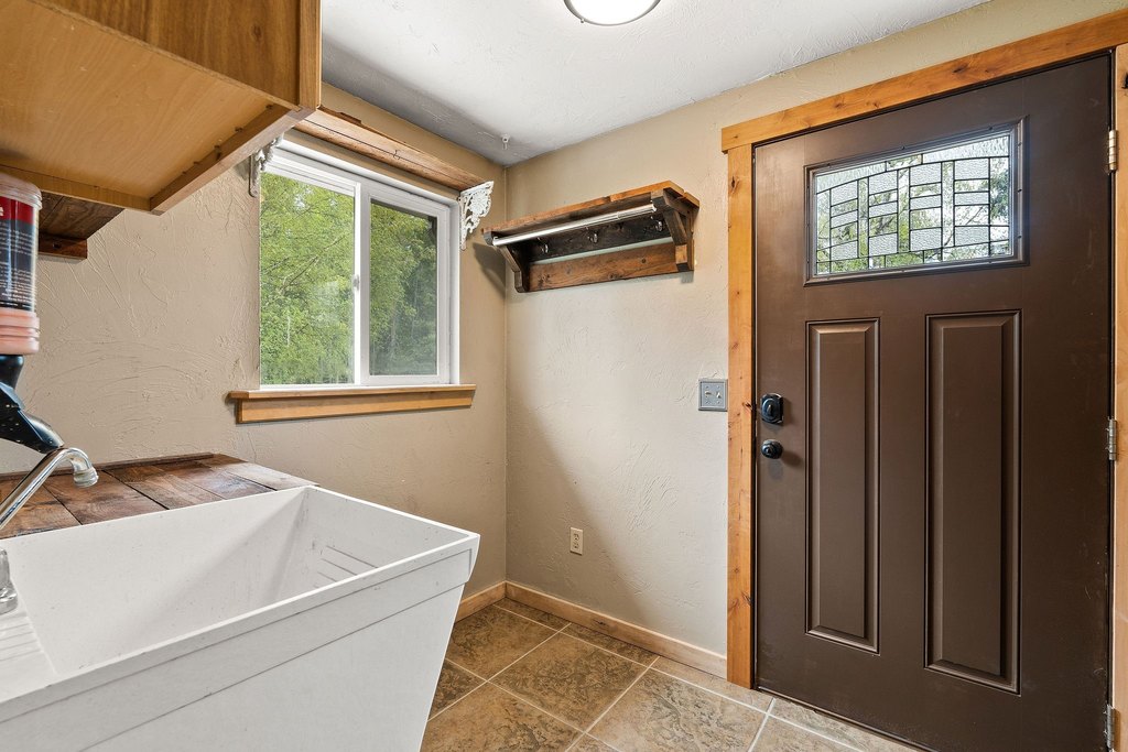 Bigfork, Montana, 59911, United States, 8 Bedrooms Bedrooms, ,6 BathroomsBathrooms,Residential,Forsale,1941190