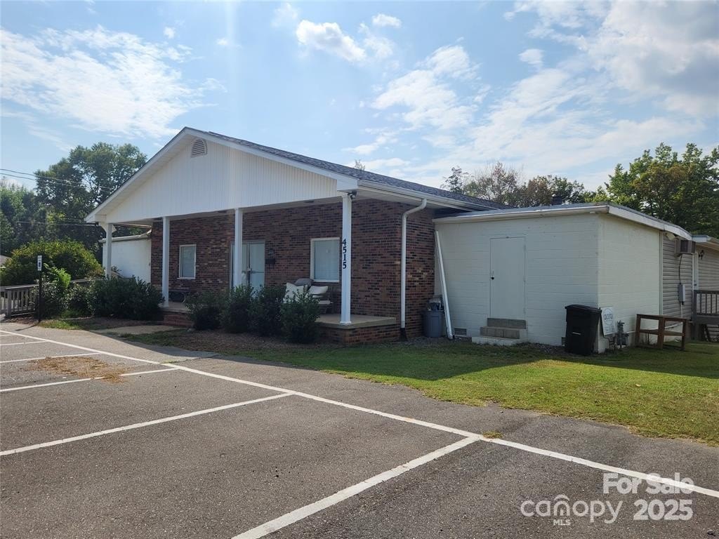 Gastonia, North Carolina, 28056, United States, ,5 BathroomsBathrooms,Residential,Forsale,1985972