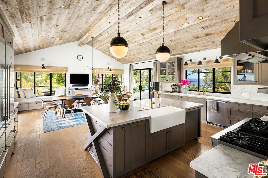 Malibu, California, 90265, United States, 7 Bedrooms Bedrooms, ,6.5 BathroomsBathrooms,Residential,Forsale,1922149
