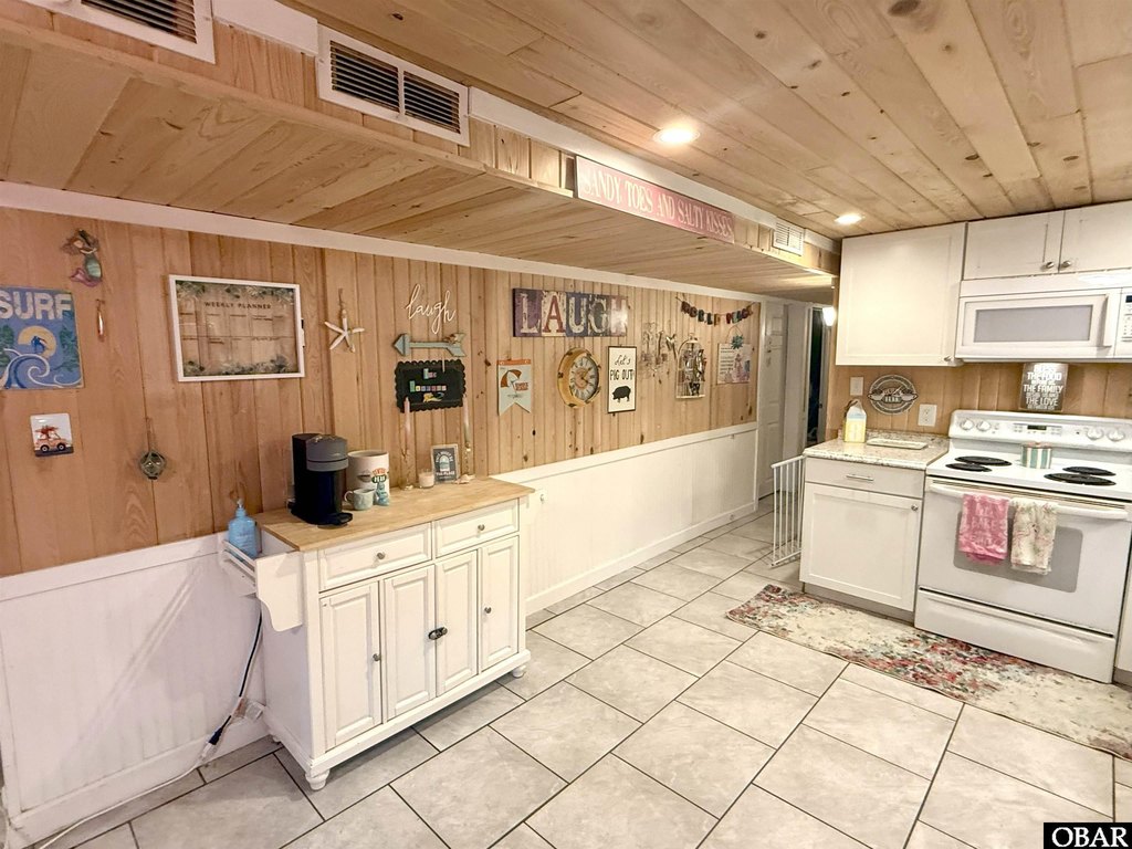 Kill Devil Hills, North Carolina, 27948, United States, 3 Bedrooms Bedrooms, ,1.5 BathroomsBathrooms,Residential,Forsale,1951919