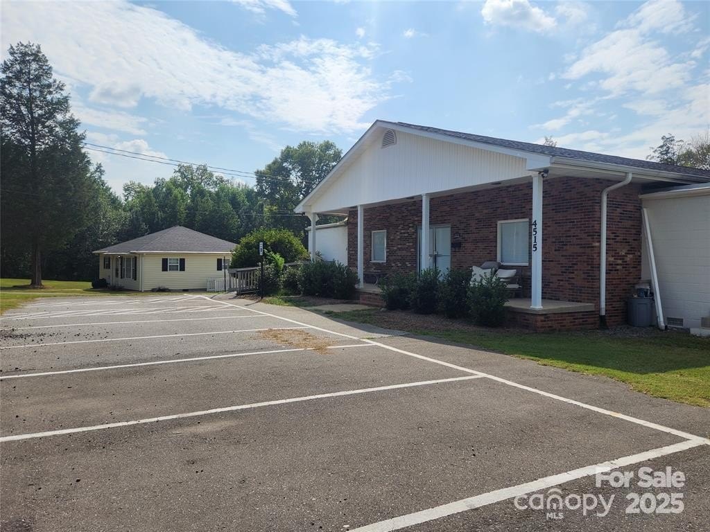 Gastonia, North Carolina, 28056, United States, ,5 BathroomsBathrooms,Residential,Forsale,1985972