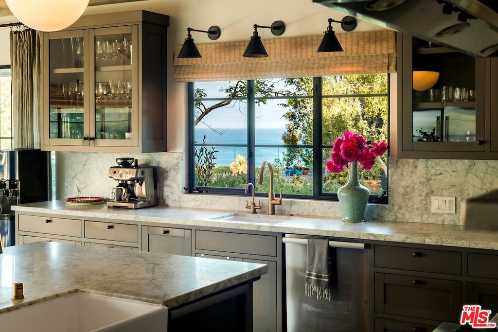 Malibu, California, 90265, United States, 7 Bedrooms Bedrooms, ,6.5 BathroomsBathrooms,Residential,Forsale,1922149