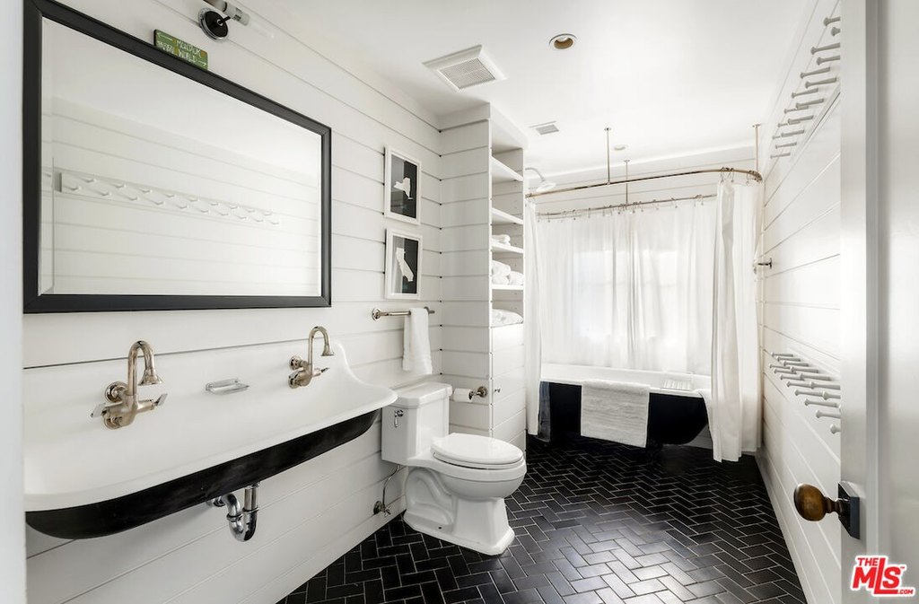 Malibu, California, 90265, United States, 7 Bedrooms Bedrooms, ,6.5 BathroomsBathrooms,Residential,Forsale,1922149
