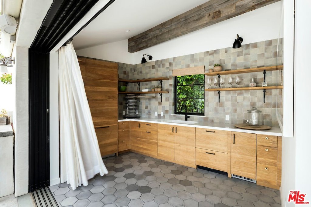 Malibu, California, 90265, United States, 7 Bedrooms Bedrooms, ,6.5 BathroomsBathrooms,Residential,Forsale,1922149