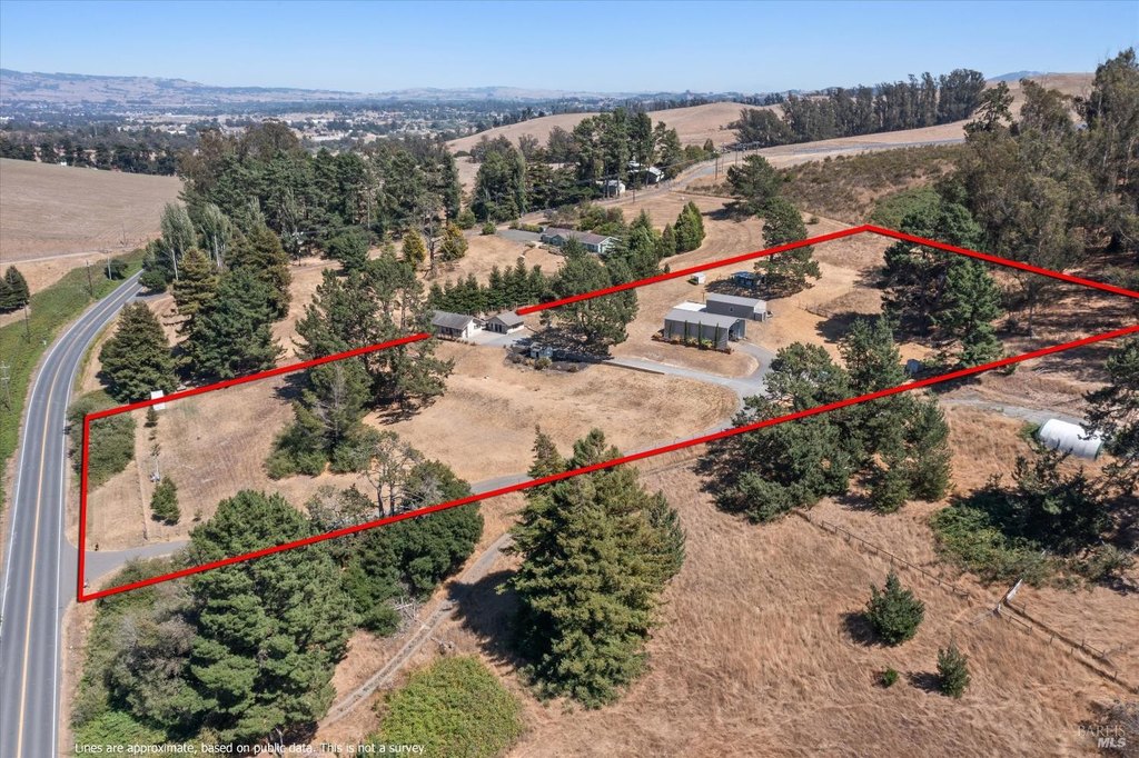 Petaluma, California, 94952, United States, 2 Bedrooms Bedrooms, ,3.5 BathroomsBathrooms,Residential,Forsale,1953134