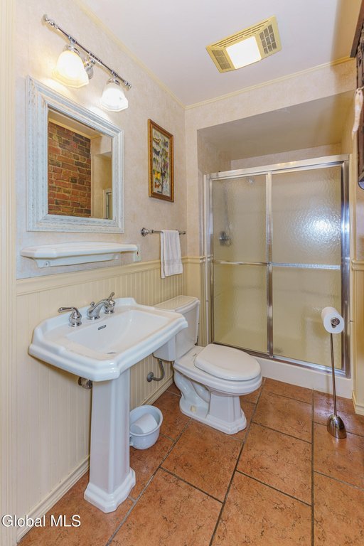 Schodack Landing, New York, 12156, United States, 7 Bedrooms Bedrooms, ,3 BathroomsBathrooms,Residential,Forsale,1953151