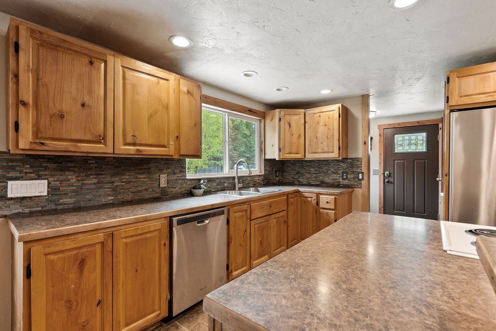Bigfork, Montana, 59911, United States, 8 Bedrooms Bedrooms, ,6 BathroomsBathrooms,Residential,Forsale,1941190