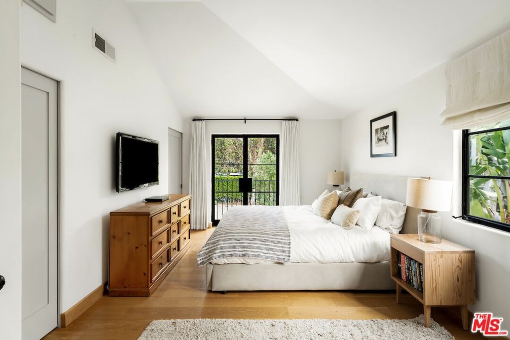 Malibu, California, 90265, United States, 7 Bedrooms Bedrooms, ,6.5 BathroomsBathrooms,Residential,Forsale,1922149