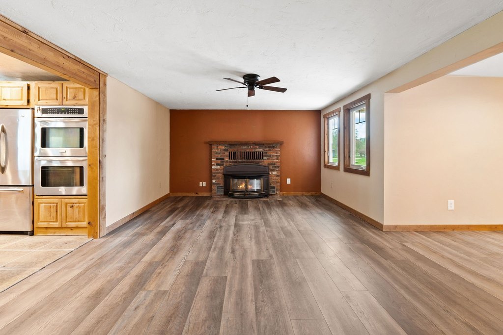 Bigfork, Montana, 59911, United States, 8 Bedrooms Bedrooms, ,6 BathroomsBathrooms,Residential,Forsale,1941190