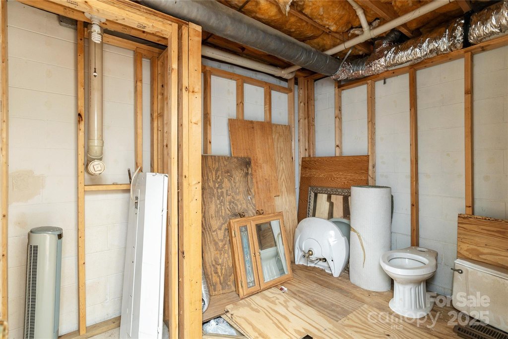 Hendersonville, North Carolina, 28791, United States, 3 Bedrooms Bedrooms, ,2 BathroomsBathrooms,Residential,Forsale,1946461