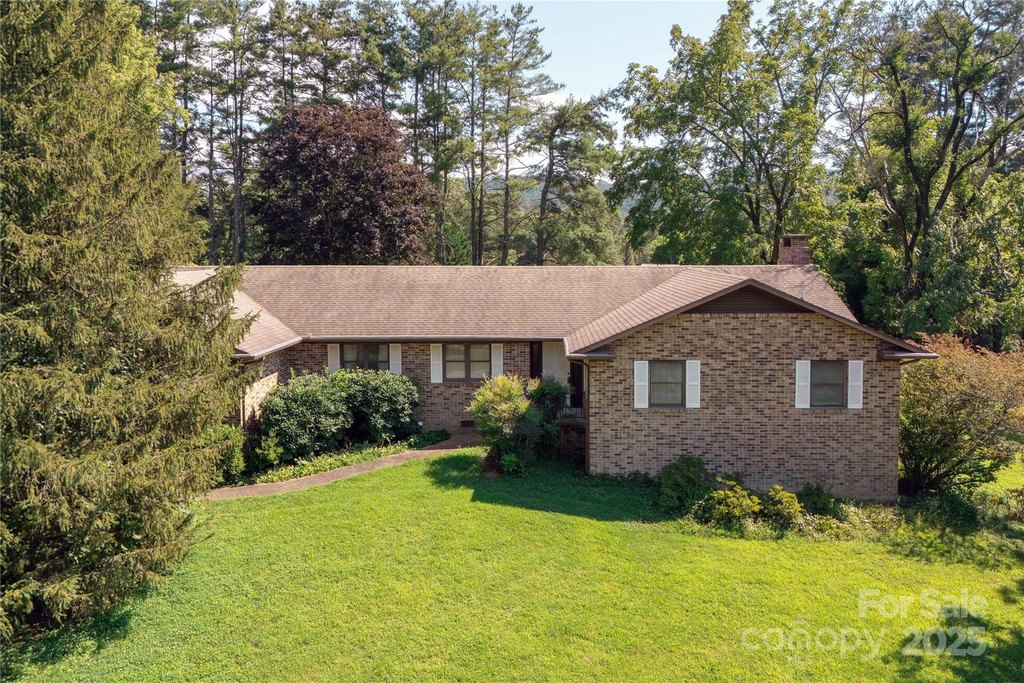 Hendersonville, North Carolina, 28791, United States, 3 Bedrooms Bedrooms, ,2 BathroomsBathrooms,Residential,Forsale,1946461