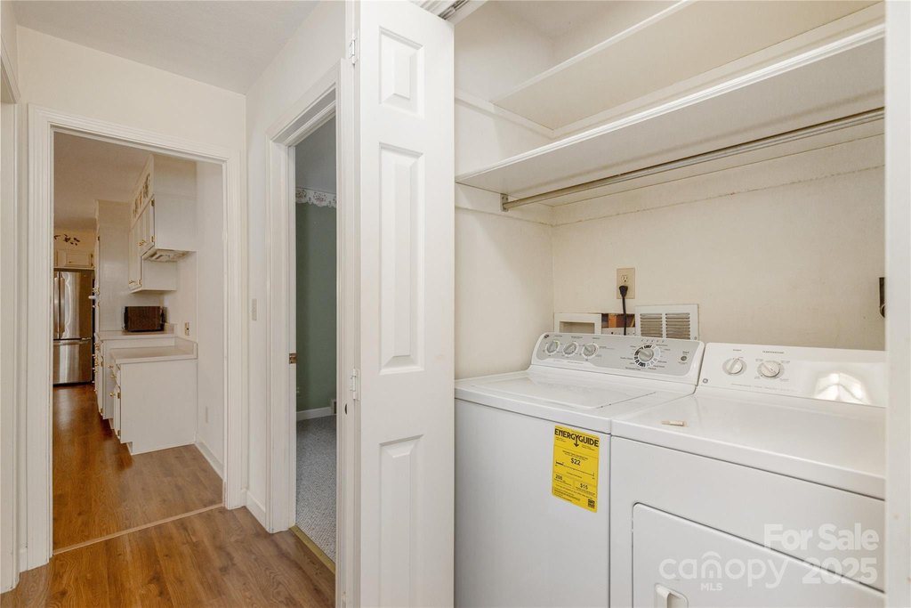 Hendersonville, North Carolina, 28791, United States, 3 Bedrooms Bedrooms, ,2 BathroomsBathrooms,Residential,Forsale,1946461