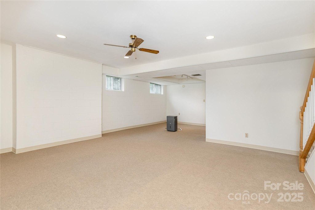 Hendersonville, North Carolina, 28791, United States, 3 Bedrooms Bedrooms, ,2 BathroomsBathrooms,Residential,Forsale,1946461