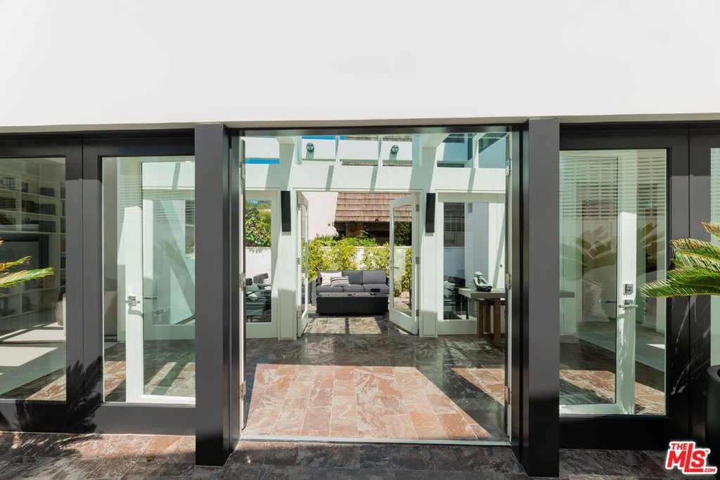 Malibu, California, 90265, United States, 4 Bedrooms Bedrooms, ,5.5 BathroomsBathrooms,Residential,Forsale,2009623