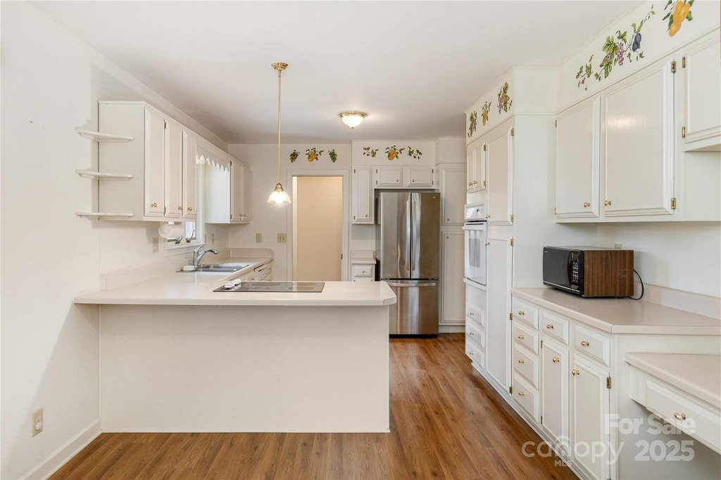 Hendersonville, North Carolina, 28791, United States, 3 Bedrooms Bedrooms, ,2 BathroomsBathrooms,Residential,Forsale,1946461