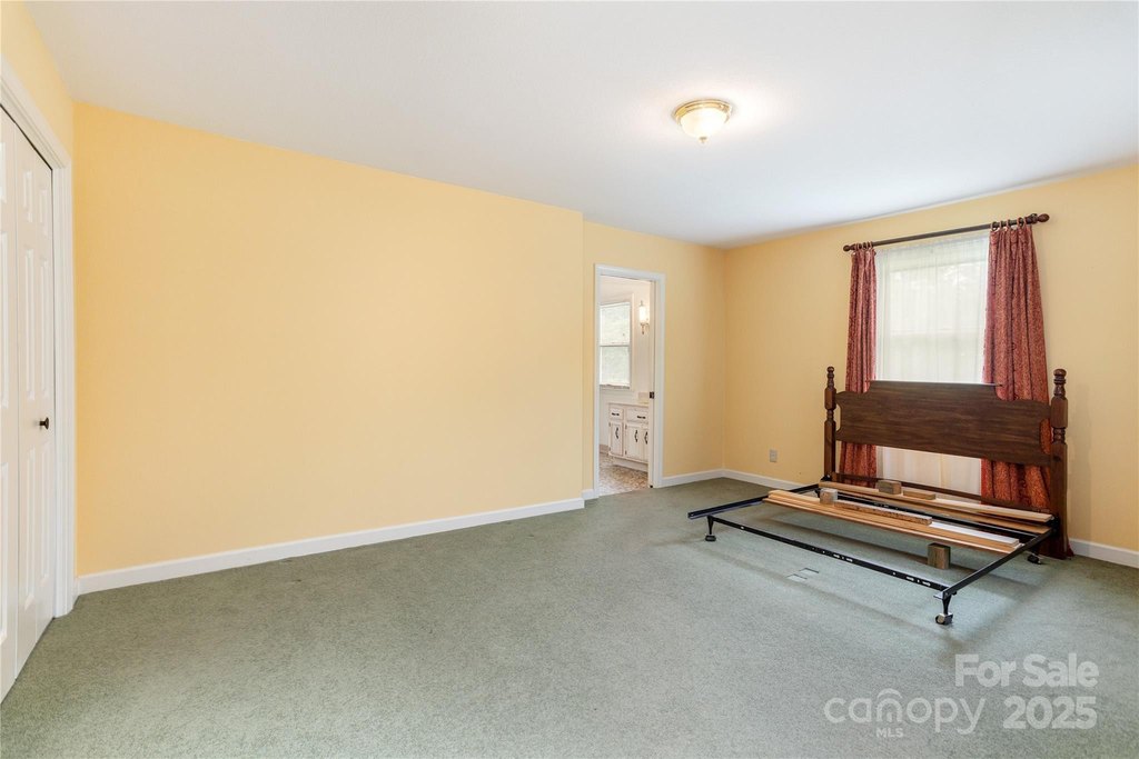 Hendersonville, North Carolina, 28791, United States, 3 Bedrooms Bedrooms, ,2 BathroomsBathrooms,Residential,Forsale,1946461