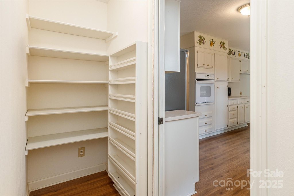 Hendersonville, North Carolina, 28791, United States, 3 Bedrooms Bedrooms, ,2 BathroomsBathrooms,Residential,Forsale,1946461