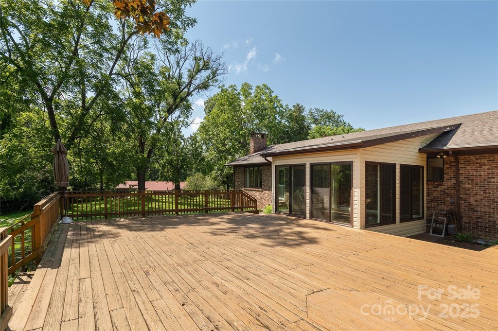 Hendersonville, North Carolina, 28791, United States, 3 Bedrooms Bedrooms, ,2 BathroomsBathrooms,Residential,Forsale,1946461