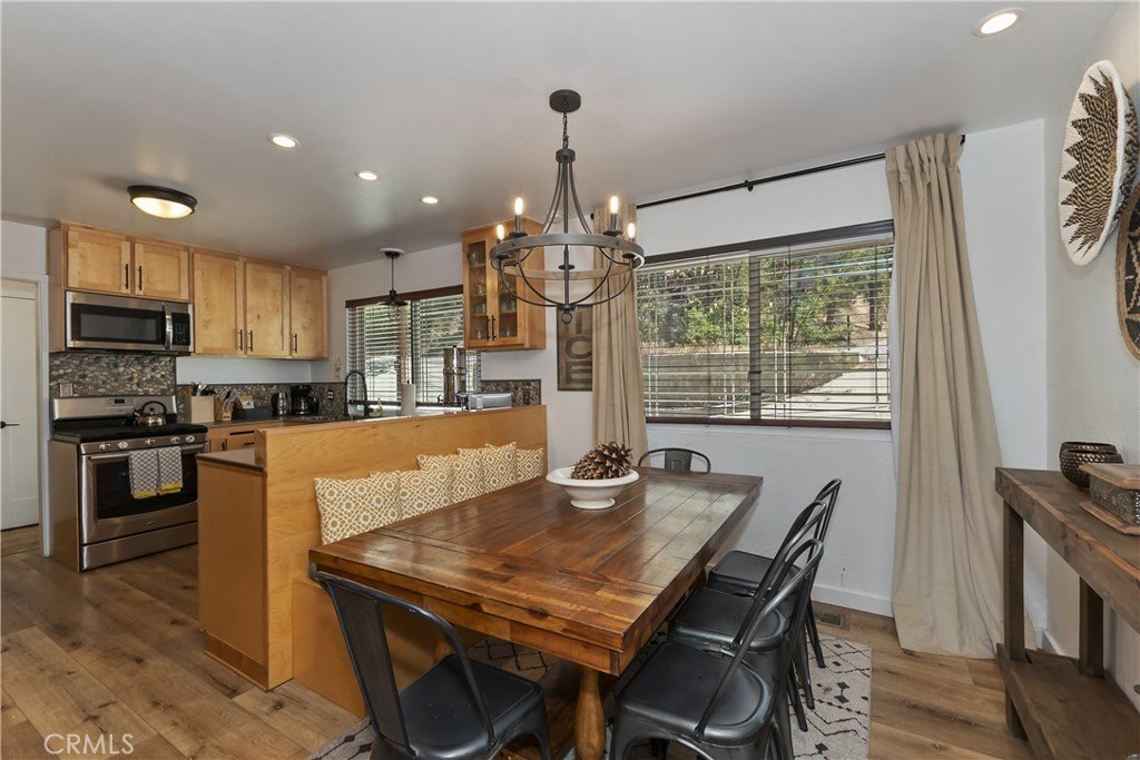 Lake Arrowhead, California, 92352, United States, 4 Bedrooms Bedrooms, ,2 BathroomsBathrooms,Residential,Forsale,1934027