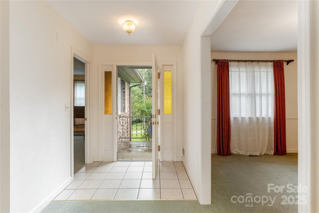 Hendersonville, North Carolina, 28791, United States, 3 Bedrooms Bedrooms, ,2 BathroomsBathrooms,Residential,Forsale,1946461