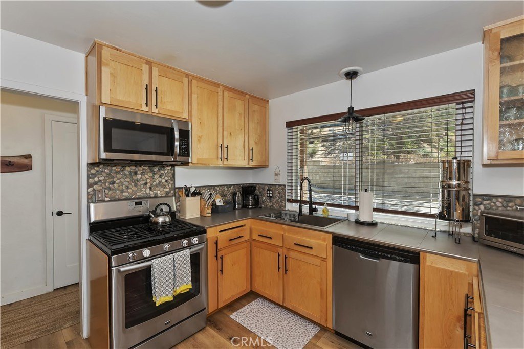 Lake Arrowhead, California, 92352, United States, 4 Bedrooms Bedrooms, ,2 BathroomsBathrooms,Residential,Forsale,1934027